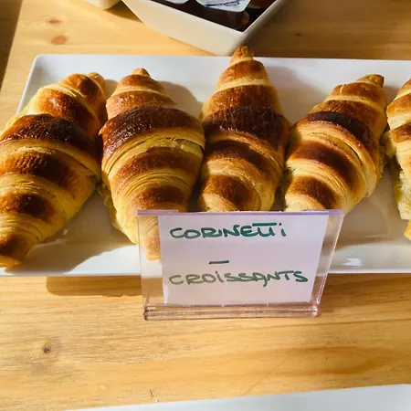 La Linea Dell'orizzonte Lägenhetshotell 4*